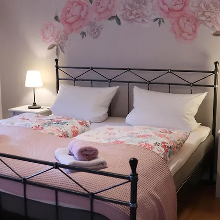 Rose Apartment *